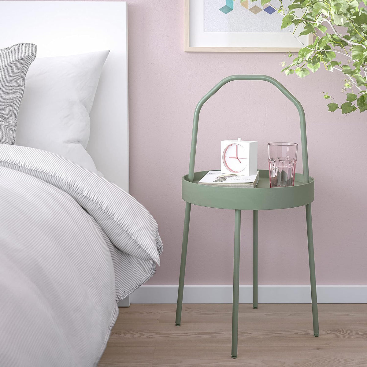 MESA REDONDA CON SOPORTE VERDE